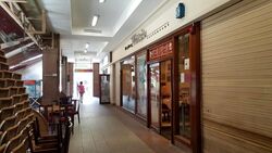 Burlington Square (D7), Retail #595594581